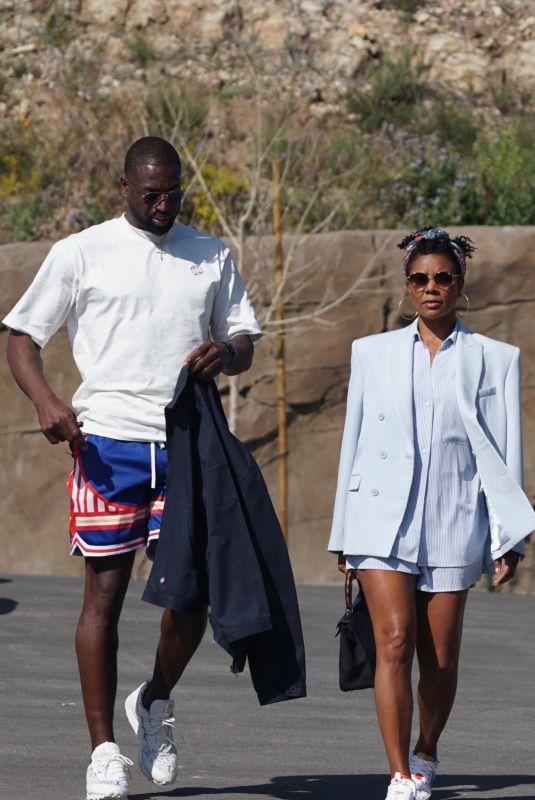 GABRIELLE UNION and Dwyane Wade Arrives at a Hotel in Calabasas 04/01/2022