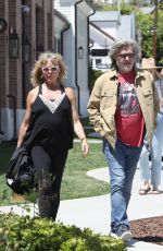 GOLDIE HAWN and Kurt Russell Out in Pacific Palisades 04/16/2022