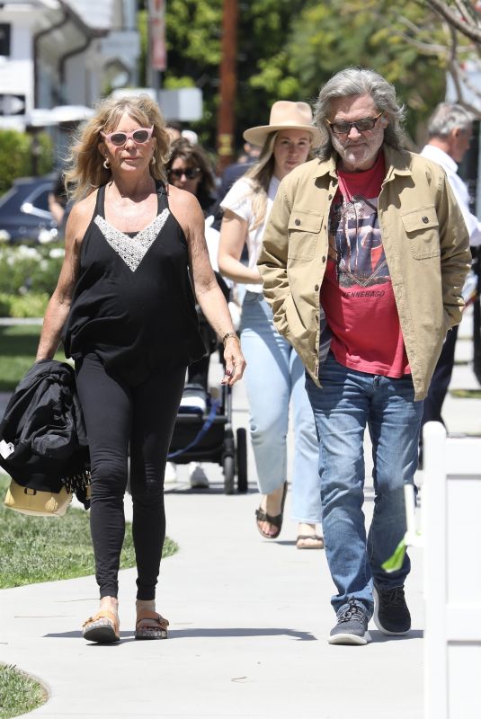 GOLDIE HAWN and Kurt Russell Out in Pacific Palisades 04/16/2022