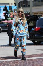 HEIDI KLUM Arrives on the Set of America