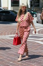 HEIDI KLUM Out and About in Los Angeles 04/14/2022