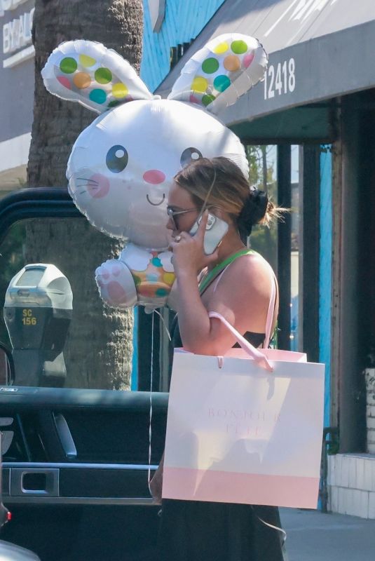 HILARY DUFF Picking Out a Easter Bunny Balloon in Studio City 04/15/2022