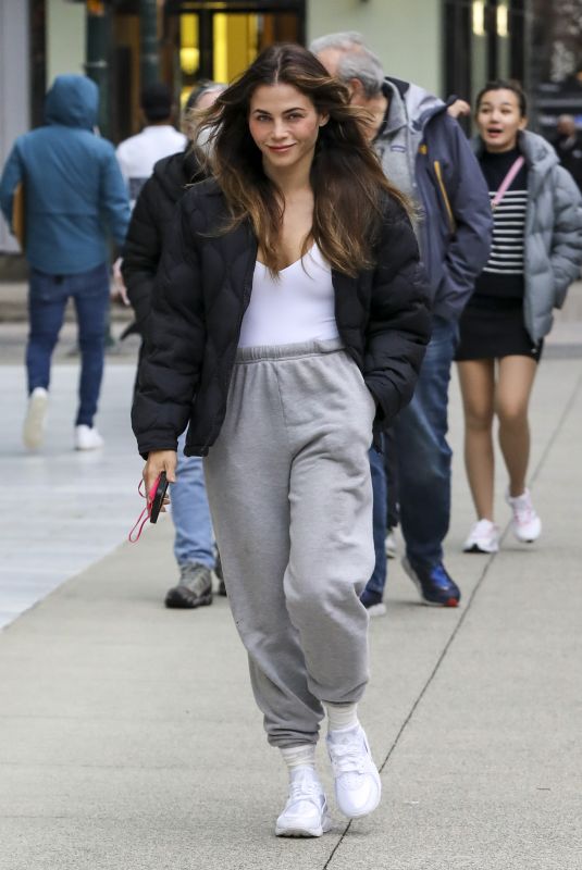 JENNA DEWAN Out for a Green Juice in Vancouver 03/30/2022