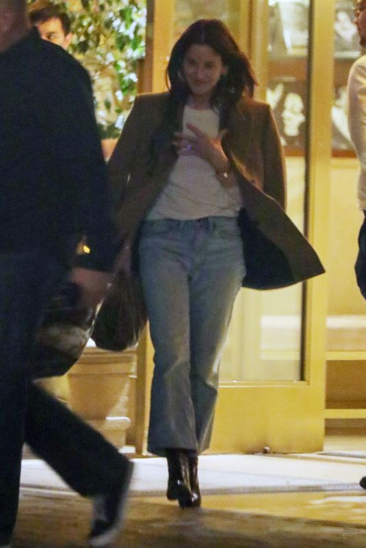 JENNIFER ANISTON and COURTENEY COX Out for Dinner at Tower Bar in Los Angeles 04/12/2022