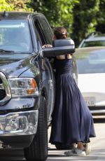 JENNIFER GARNER Chats with John Miller in Brentwood 04/25/2022
