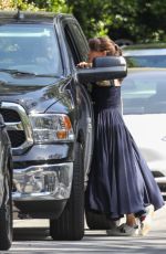 JENNIFER GARNER Chats with John Miller in Brentwood 04/25/2022