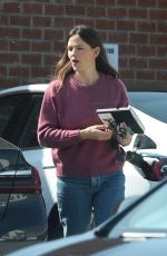 JENNIFER GARNER Heading to a Recording Studio in Los Angeles 03/30/2022