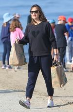 JENNIFER GARNER Out at Beach for a School Event in Santa Monica 03/31/2022