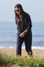JENNIFER GARNER Out at Beach for a School Event in Santa Monica 03/31/2022