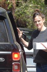 JENNIFER GARNER Out at Country Mart in Los Angeles 04/15/2022