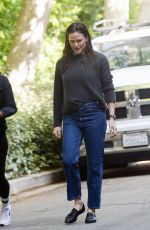 JENNIFER GARNER Out at Country Mart in Los Angeles 04/15/2022
