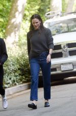 JENNIFER GARNER Out at Country Mart in Los Angeles 04/15/2022