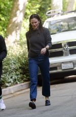 JENNIFER GARNER Out at Country Mart in Los Angeles 04/15/2022
