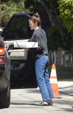 JENNIFER GARNER Out at Country Mart in Los Angeles 04/15/2022