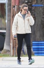 JENNIFER GARNER Taking a Phone Call Out in Brentwood 04/01/2022