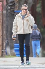 JENNIFER GARNER Taking a Phone Call Out in Brentwood 04/01/2022