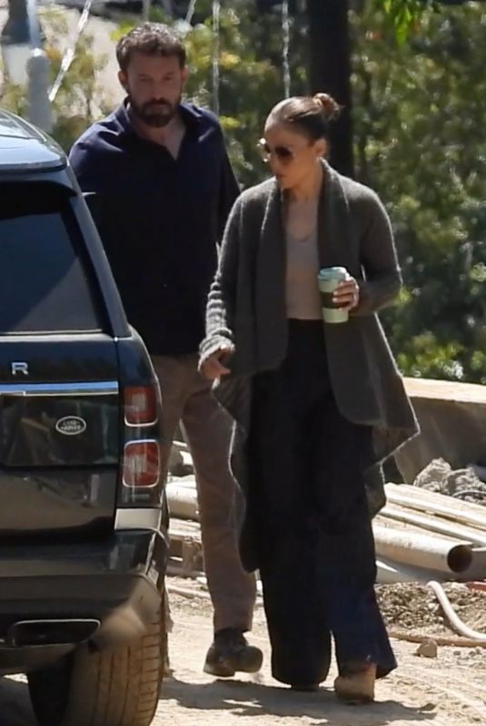 JENNIFER LOPEZ and Bean Affleck at Kenter Canyon to Check Out an Under-construction Home in Brentwood 04/17/2022