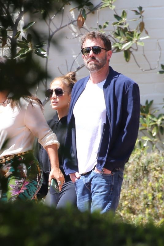JENNIFER LOPEZ and Ben Affleck Looking for Perfect House in Bel Air 04/15/2022