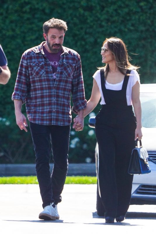 JENNIFER LOPEZ and Ben Affleck Out in Los Angeles 04/13/2022