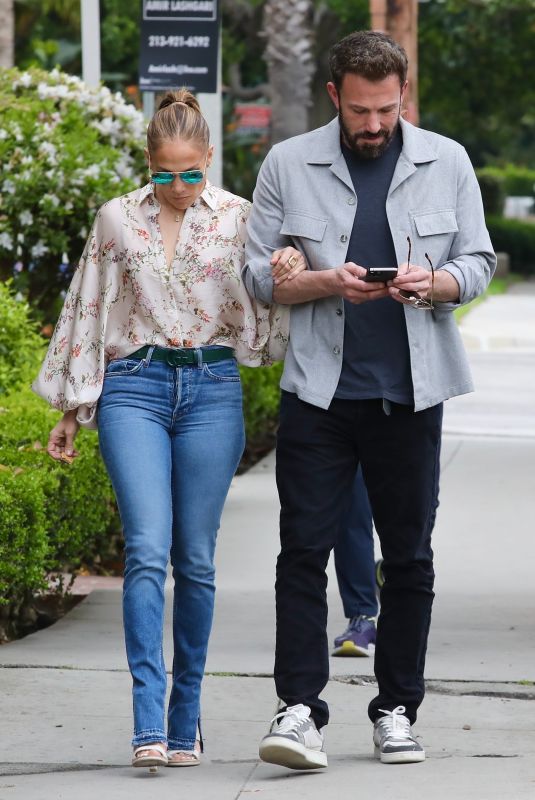 JENNIFER LOPEZ and Ben Affleck Out in Santa Monica 03/31/2022