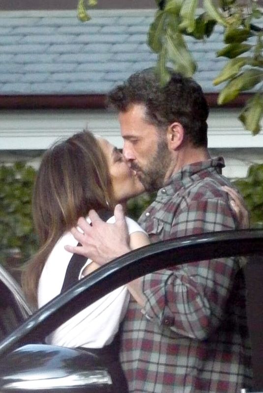 JENNIFER LOPEZ and Ben Affleck Out Kissing in Los Angeles 04/14/2022