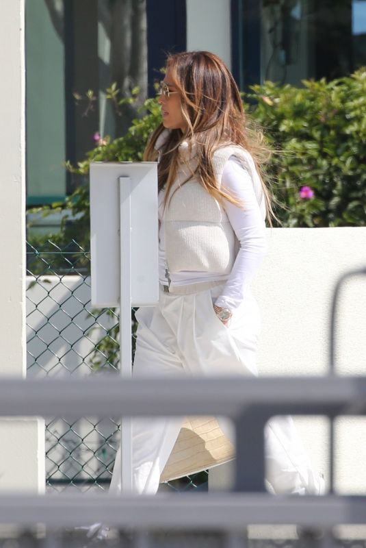 JENNIFER LOPEZ Heading to a Studio in Los Angeles 04/28/2022