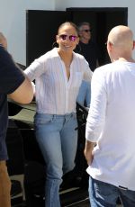 JENNIFER LOPEZ Looks at An Office Property for a New Business Venture in Los Angeles 04/08/2022