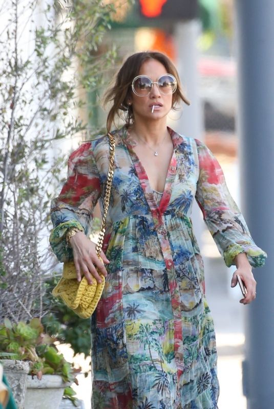 JENNIFER LOPEZ Out Shopping for Furniture in Culver City 04/05/2022
