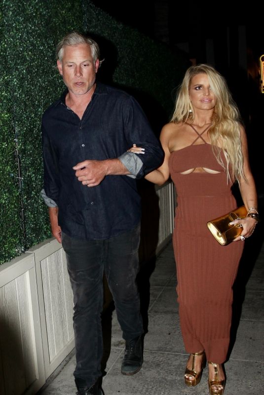 JESSICA SIMPSON Arrives at Jessica Alba