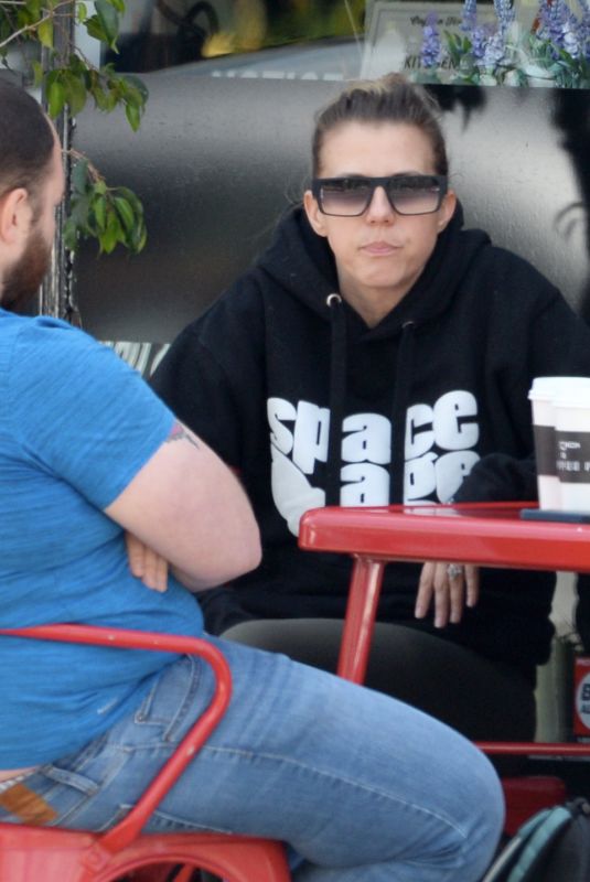 JODIE SWEETIN Out for Coffee with Friends in Studio City 04/21/2022