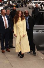 JULIA ROBERTS Arrives at Late Show with Stephen Colbert 04/18/2022