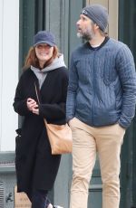 JULIANNE MOORE and Bart Freundlich Out in New York 04/05/2022