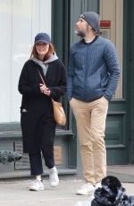 JULIANNE MOORE and Bart Freundlich Out in New York 04/05/2022