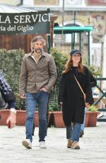 JULIANNE MOORE and Bart Freundlich Out in Venice 04/19/2022