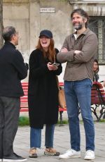JULIANNE MOORE and Bart Freundlich Out in Venice 04/19/2022