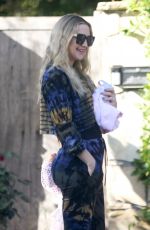KATE HUDSON Leaves a Friend