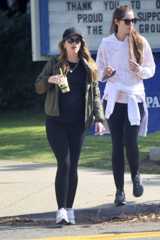 KATHERINE and CHRISTINA SCHWARZENEGEER Out for Smoothie in Los Angeles 04/25/2022