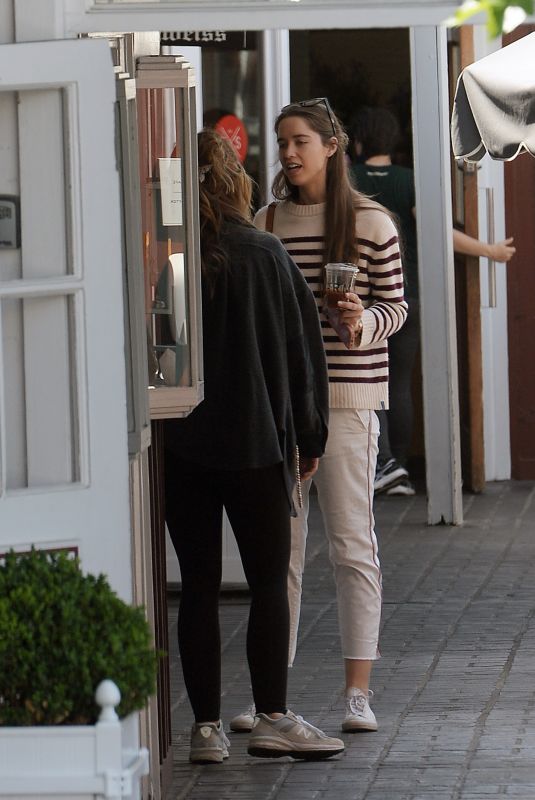 KATHERINE and CHRISTINA SCHWARZENEGGER Out for Brunch in Los Angeles 04/24/2022