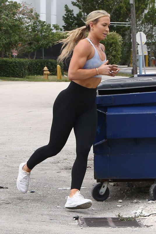 KATHRYNE PADGETT Workout in Miami 04/14/2022