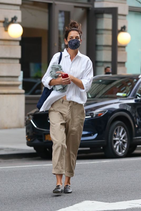 KATIE HOLMES Out and About in New York 04/22/2022
