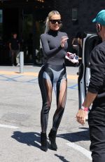 KHLOE KARDASHIA Leaves Il Fornaio Italian Restaurant in Woodland Hills 04/13/2022