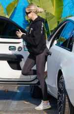 KHLOE KARDASHIAN Arrives at Her Daughter Gymnastic Class in Los Angeles 04/04/2022