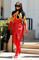 KIM KARDASHIAN at Il Fornaio Italian Restaurant in Woodland Hills 04/13/2022