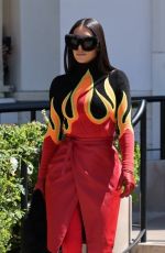 KIM KARDASHIAN at Il Fornaio Italian Restaurant in Woodland Hills 04/13/2022