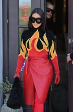 KIM KARDASHIAN at Il Fornaio Italian Restaurant in Woodland Hills 04/13/2022