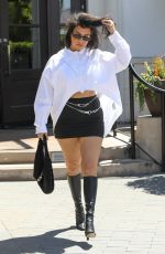 KOURTNEY KARDASHIA at Il Fornaio Italian Restaurant in Woodland Hills 04/13/2022