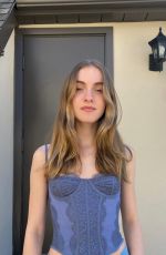 LAUREN ORLANDO - Instagram Photos 04/12/2022