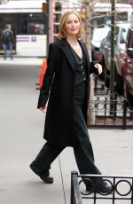 LESLE MANN Heading to Late Night with Seth Meyers in New York 04/04/2022