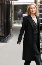LESLE MANN Heading to Late Night with Seth Meyers in New York 04/04/2022