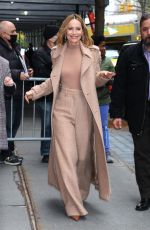 LESLIE MANN Arrives at Promotes The Bubble at The View in New York 0/31/2022